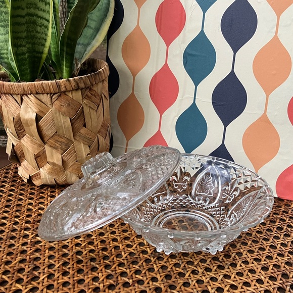 Vintage Kig Malaysia Clear Glass Heart & Fleur De Lis Design - Picture 2 of 16